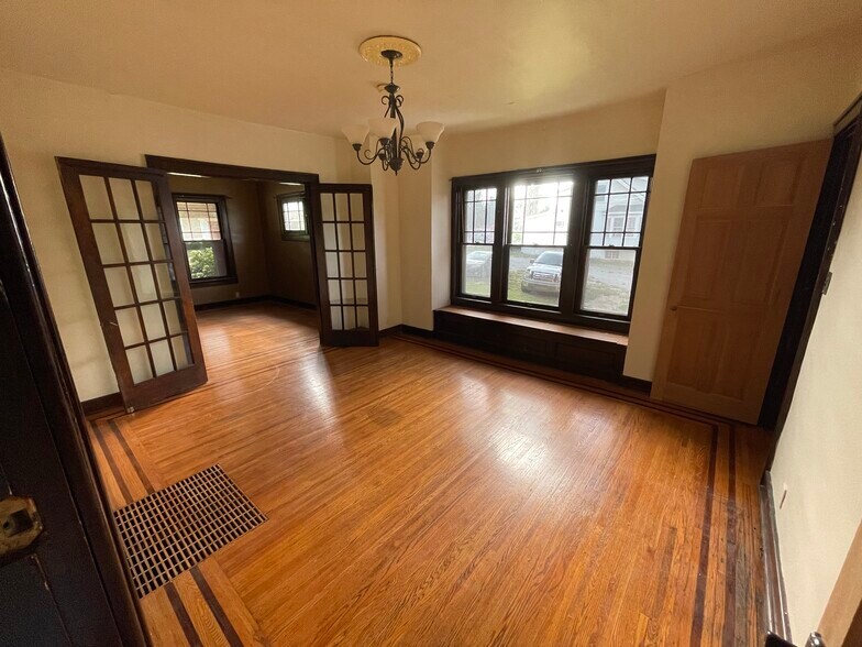 More Photos Of 6310 Highway 329, Crestwood Office For Lease