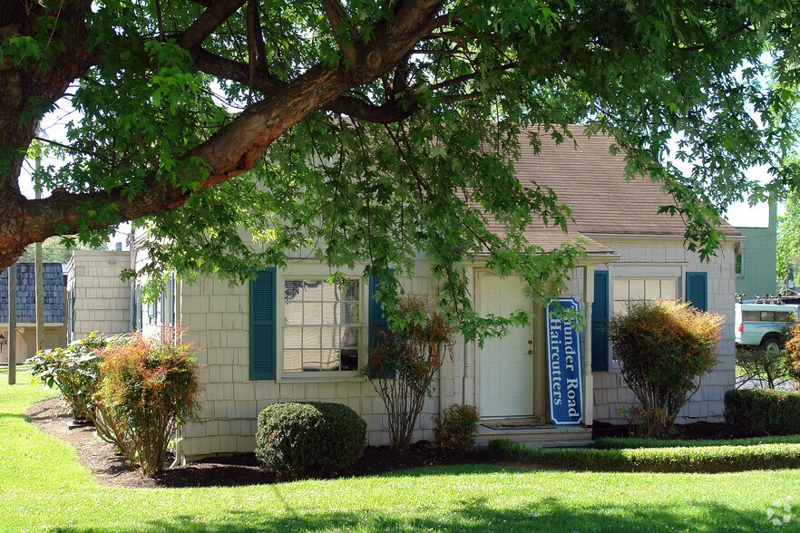 More Photos Of 5201-5205 Kingston Pike, Knoxville Unknown For Lease