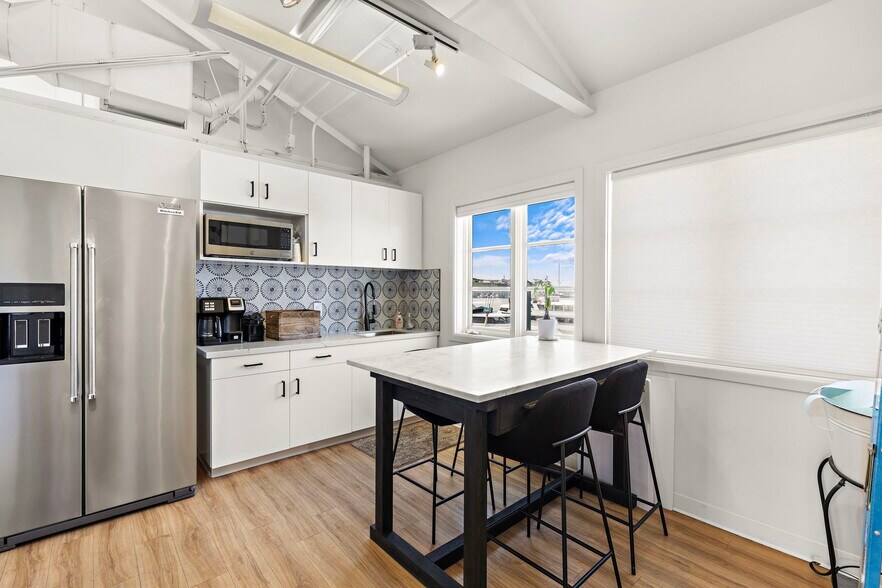 More Photos Of 2507 W Coast Hwy, Newport Beach Unknown For Lease