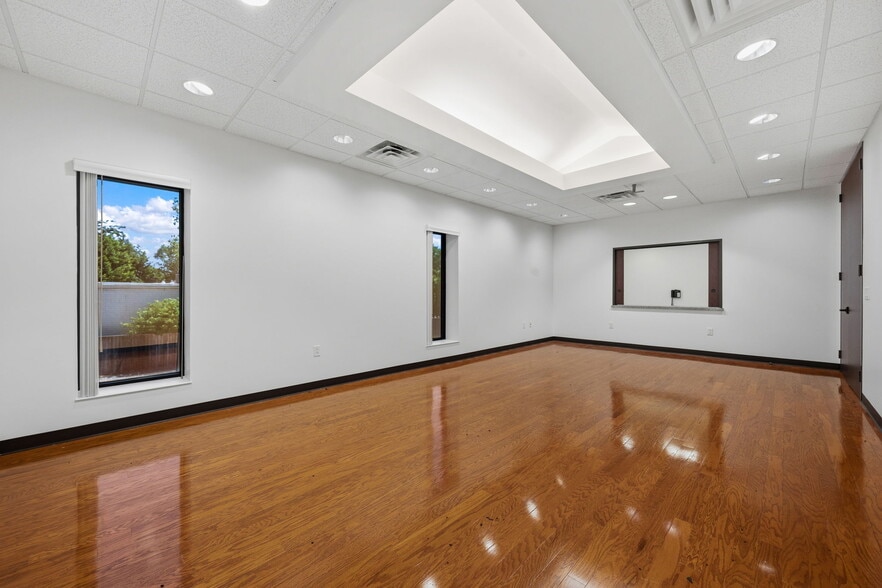 More Photos Of 901 W 18th St, Houston Warehouse For Sale