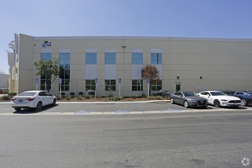 More Photos Of 2705 Media Center Dr, Los Angeles Warehouse For Lease