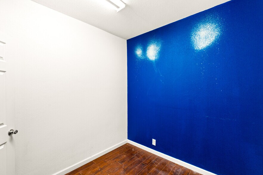 More Photos Of 830 E Sahara Ave, Las Vegas Office For Sale