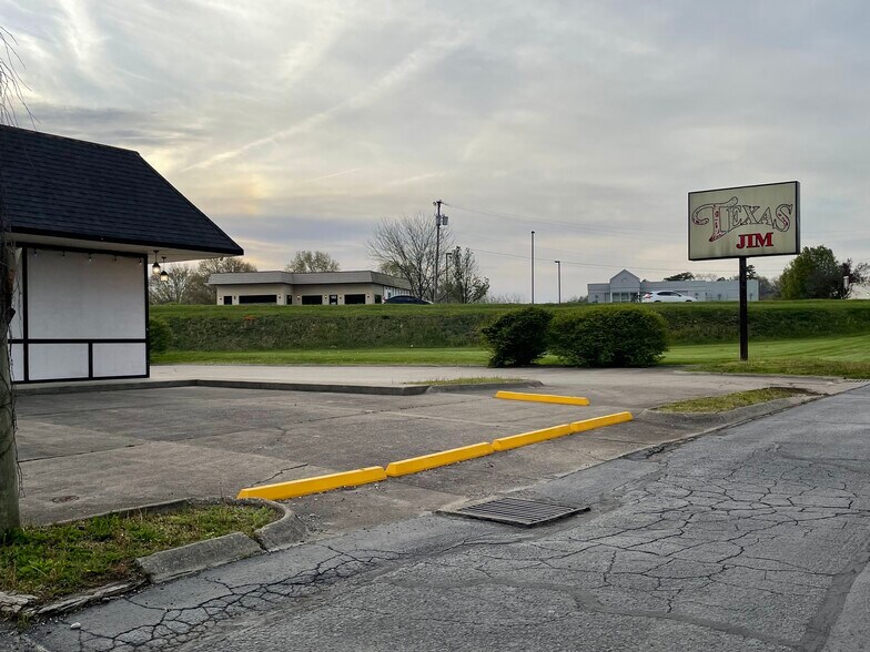 More Photos Of 3990 Teays Valley Rd, Hurricane Medical For Sale