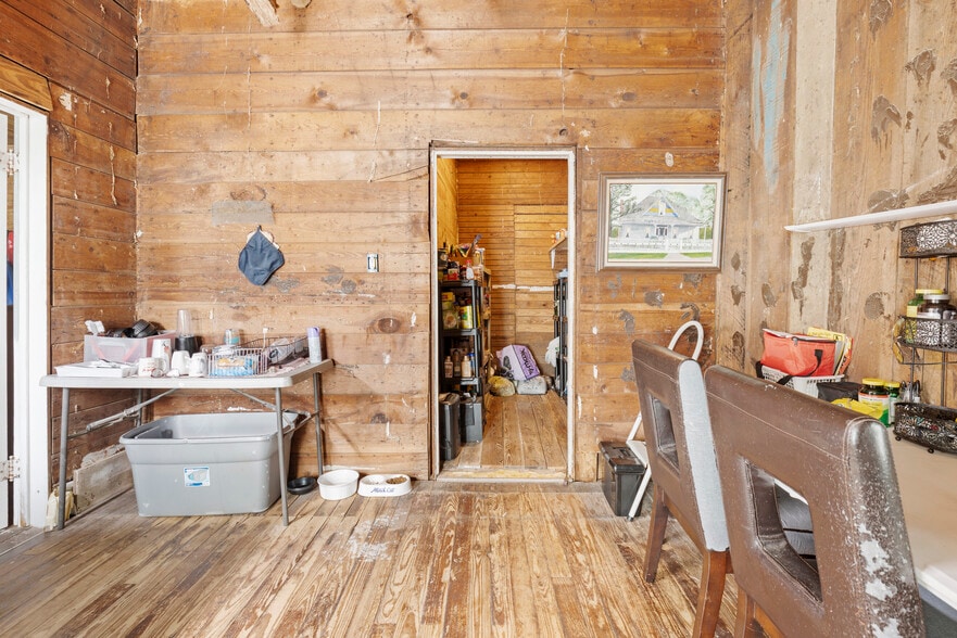 More Photos Of 304 W Wheat St, Woodville Specialty For Sale