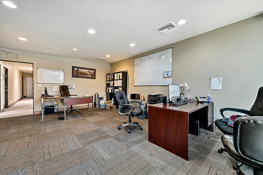 More Photos Of 19709 Ventura Blvd, Woodland Hills Office For Sale