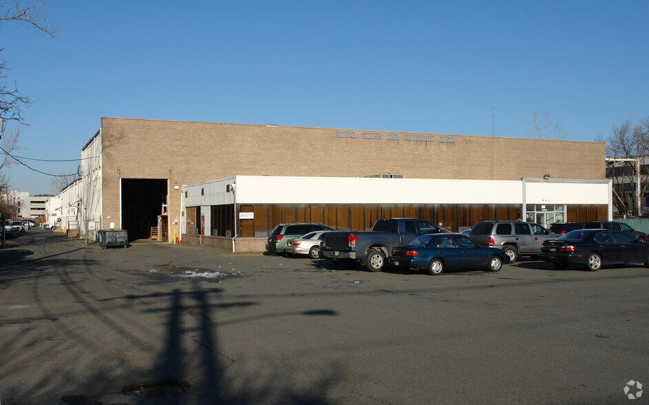 More Photos Of 500 Nordhoff Pl, Englewood Warehouse For Lease