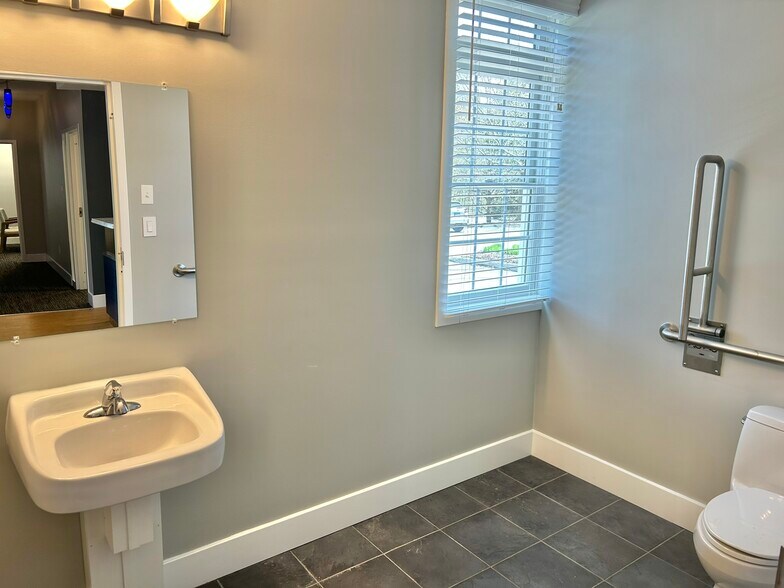 More Photos Of 33 Dale Rd, Avon Office For Lease