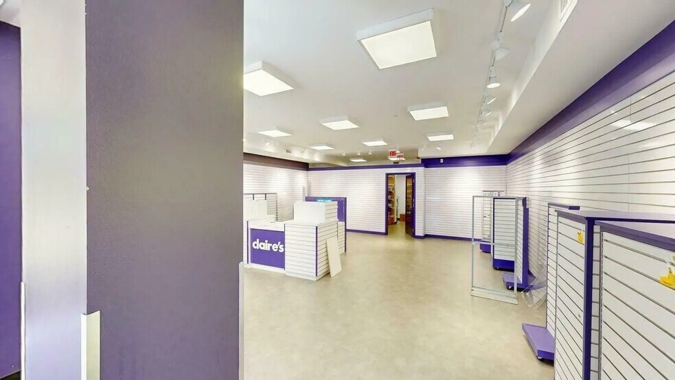 More Photos Of 3530 N Southport Ave, Chicago Storefront Retail Residential For Lease