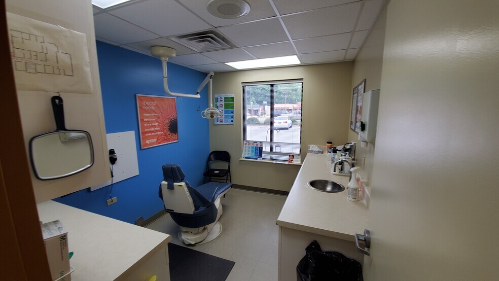 More Photos Of 1431 72 Byp NE, Greenwood Freestanding For Lease