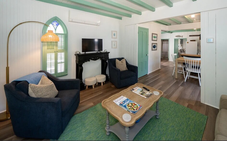 More Photos Of 9 Brunswick Ave, Vineyard Haven Specialty For Sale