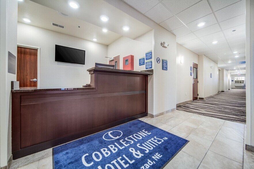 More Photos Of 805 York Dr, Cozad Hotel For Sale