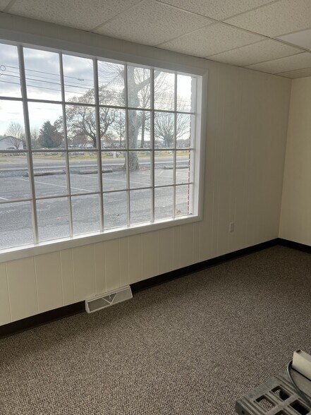 More Photos Of 12-16 Greenfield Rd, Lancaster Office For Sale