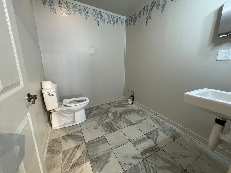 More Photos Of 15 E 2nd St, West Jefferson Storefront Retail Office For Sale