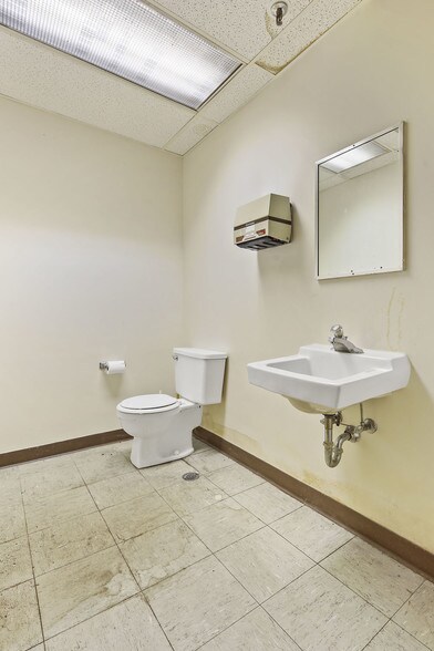 More Photos Of 110-114 S Rum River Dr, Princeton General Retail For Lease