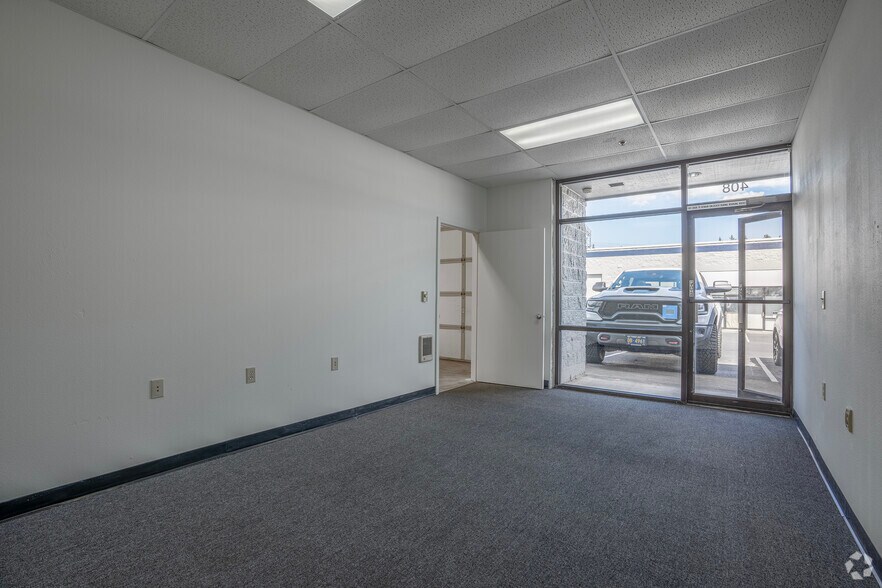 More Photos Of 2056 NE Aloclek Dr, Hillsboro Warehouse For Lease