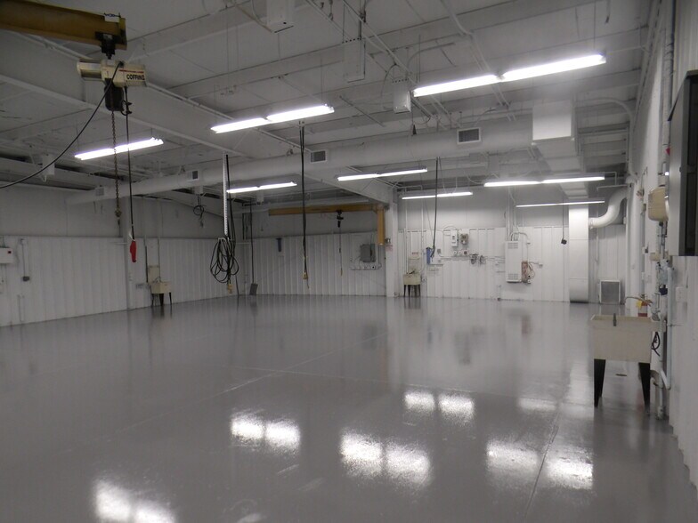 More Photos Of 315 Huls Dr, Englewood Industrial For Sale