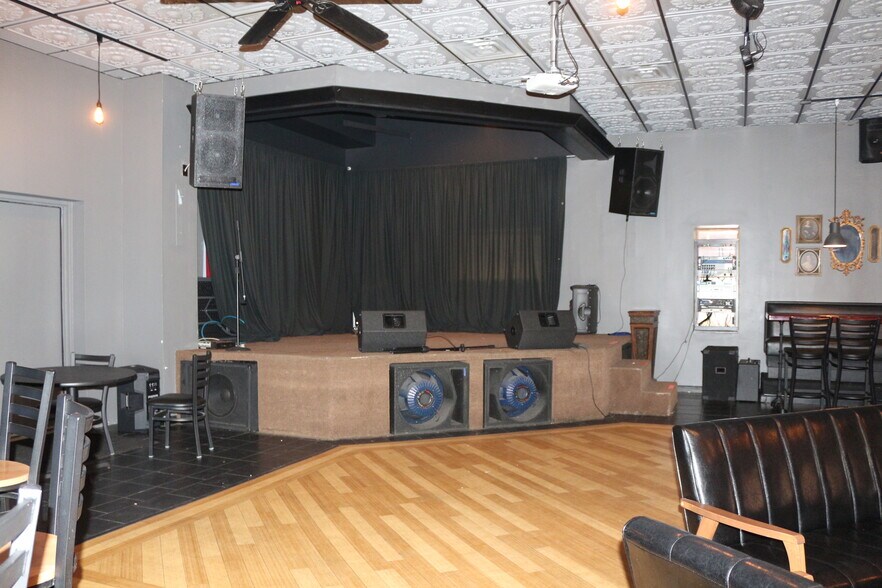 More Photos Of 427 E Monroe St, Springfield Office For Sale