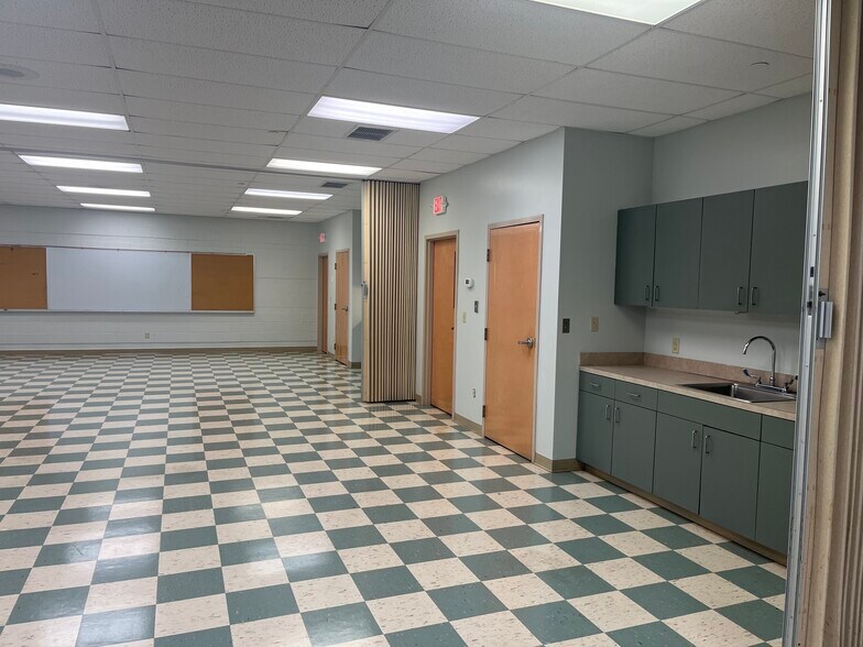More Photos Of 11 N Fayette St, Mercersburg Flex For Lease