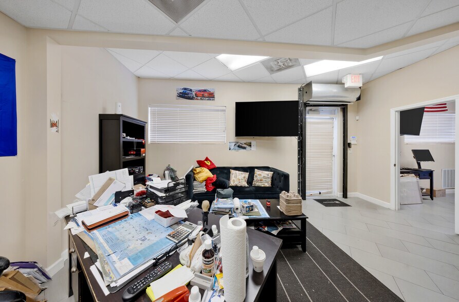 More Photos Of 887 E Okeechobee Rd, Hialeah General Retail For Sale