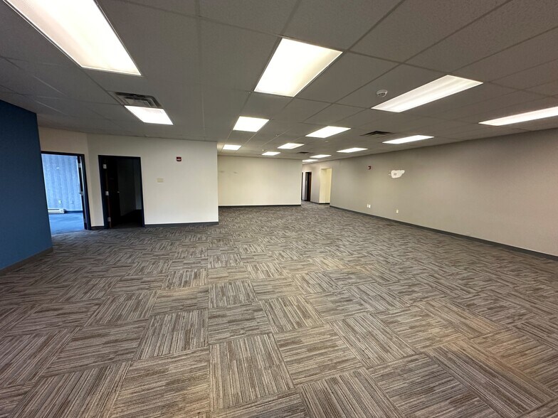 More Photos Of 90 Goodway Dr, Rochester Warehouse For Lease