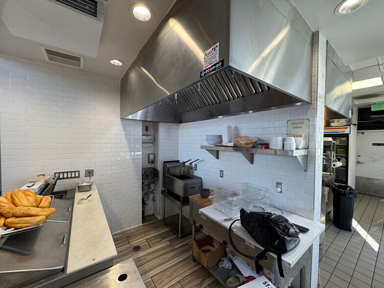 More Photos Of 7501-7505 W Sunset Blvd, Los Angeles Restaurant For Lease