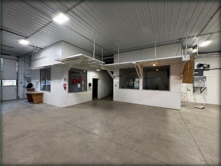 More Photos Of 414 S Pine St, Monticello Freestanding For Sale