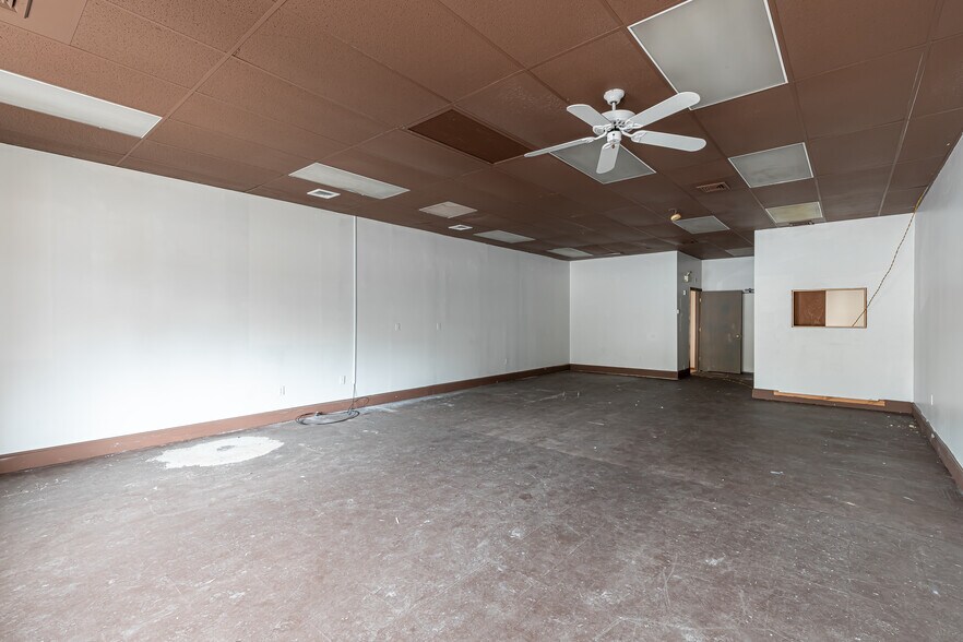 More Photos Of 518 Salmon Brook St, Granby Unknown For Lease