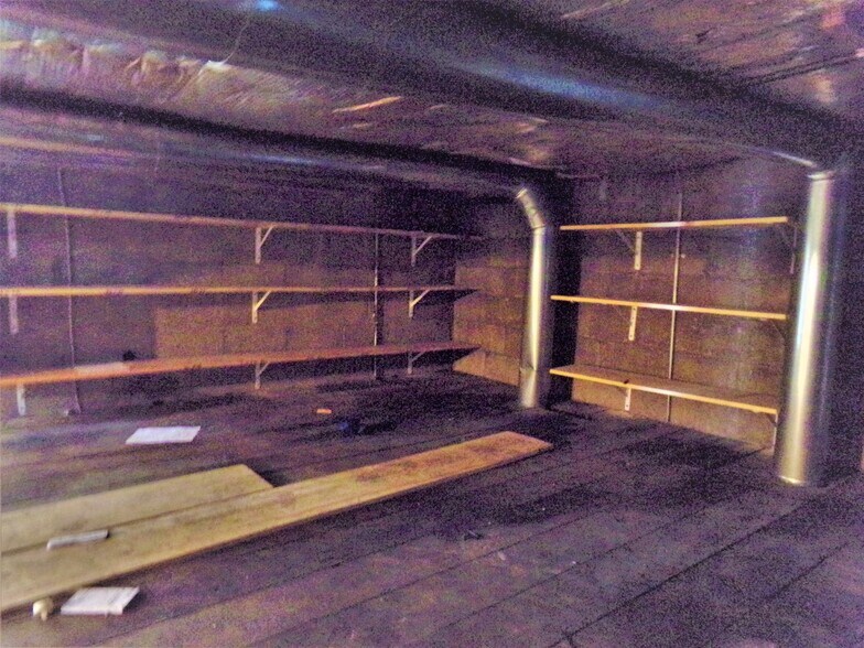 More Photos Of 39 E William St, Delaware Light Distribution For Lease