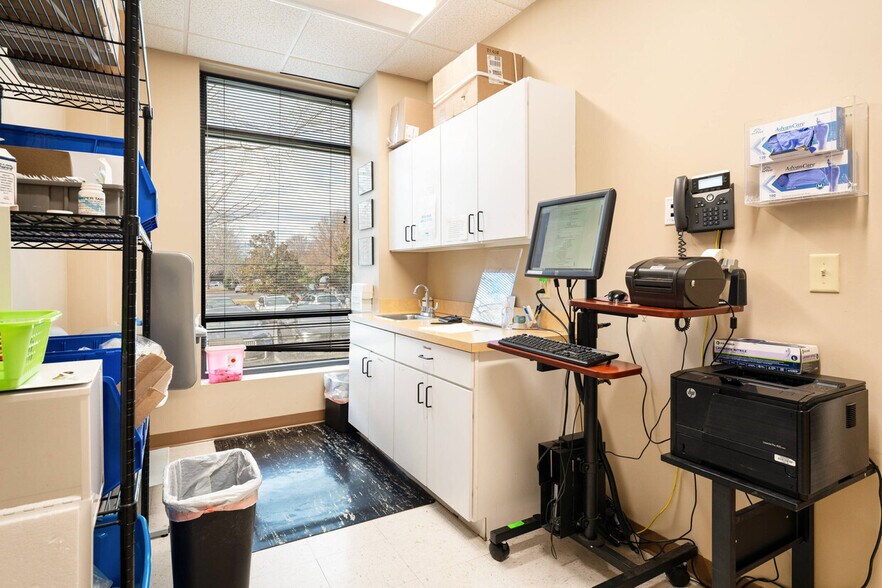 More Photos Of 600 Peter Jefferson Pky, Charlottesville Medical For Sale