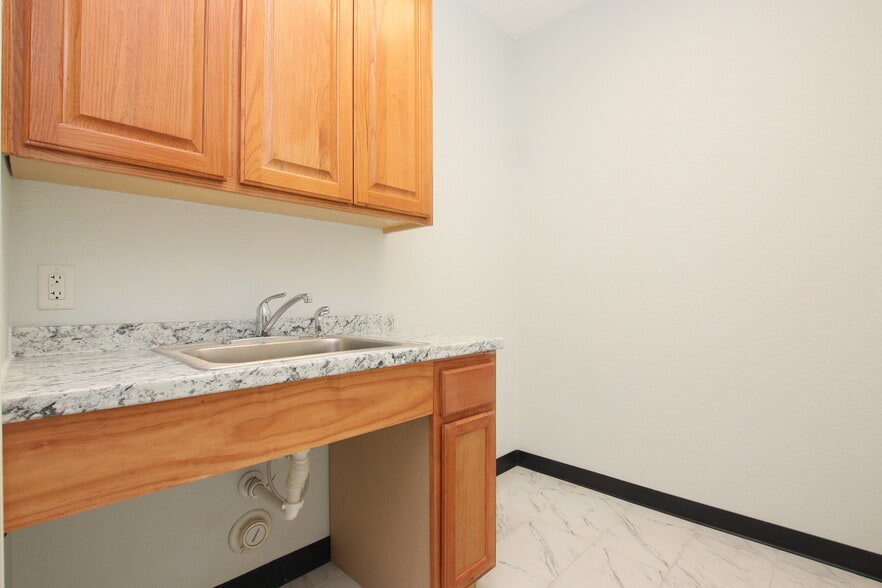 More Photos Of 1508 Dessau Ridge Ln, Austin Medical For Sale