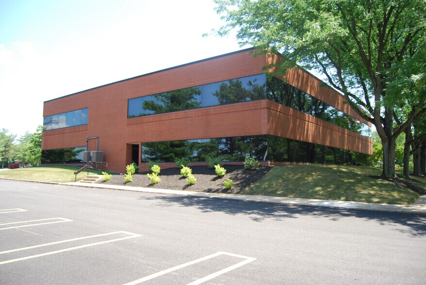 More Photos Of 2555 Kingston Rd, York Office For Lease