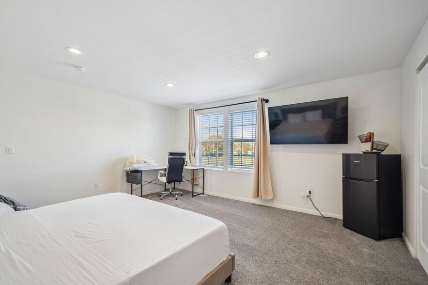 More Photos Of 4677 E Livingston Ave, Columbus Specialty For Sale