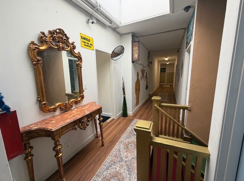 More Photos Of 7036 1/2 Hollywood Blvd, Hollywood Storefront Retail Residential For Lease