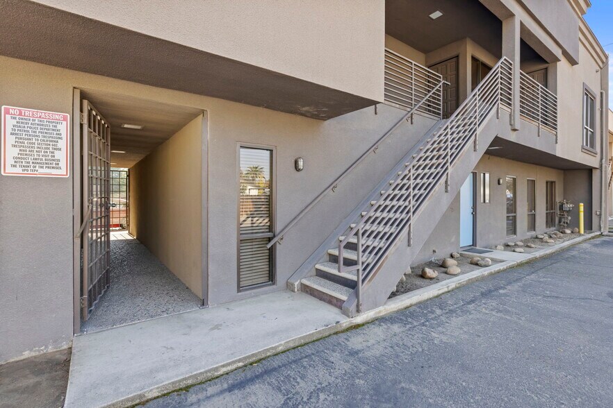 More Photos Of 1606 W Mineral King Ave, Visalia Office For Sale