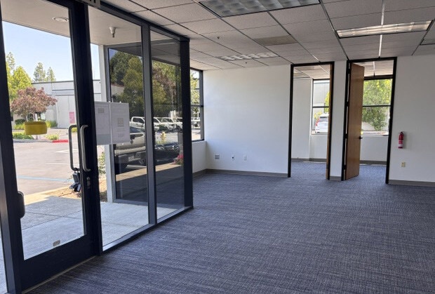 More Photos Of 1063 Serpentine Ln, Pleasanton Research And Development For Lease