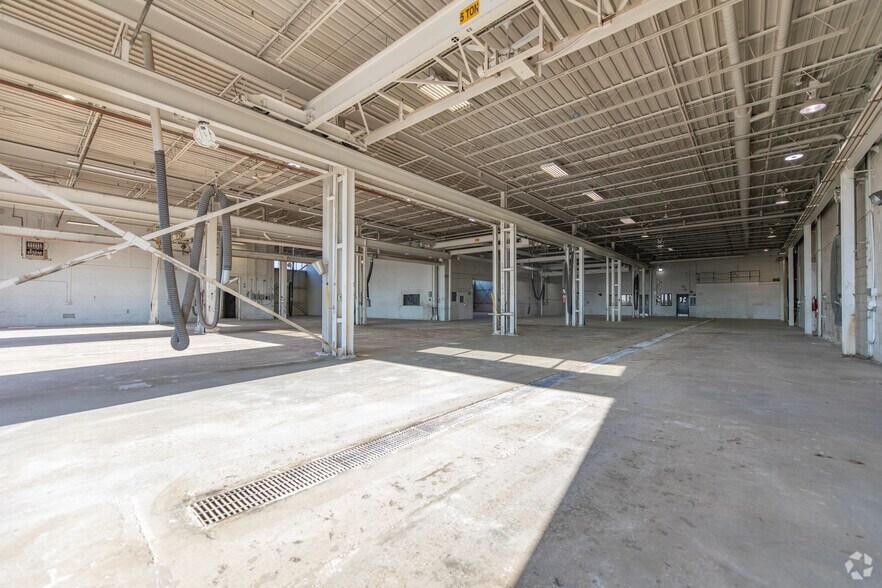 More Photos Of 1075 Clark Blvd, Brampton Warehouse For Sale