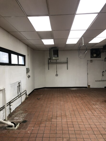 More Photos Of 101-107 N Oak Park Ave, Oak Park General Retail For Lease