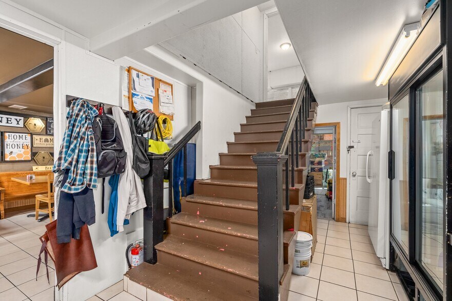 More Photos Of 531-535 N Market Blvd, Chehalis Restaurant For Sale