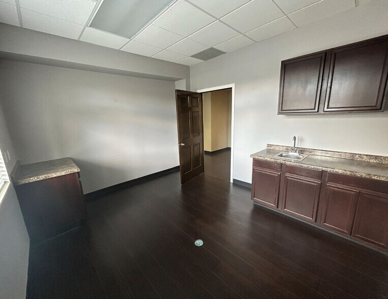More Photos Of 440 Beecher Rd, Columbus Medical For Sale
