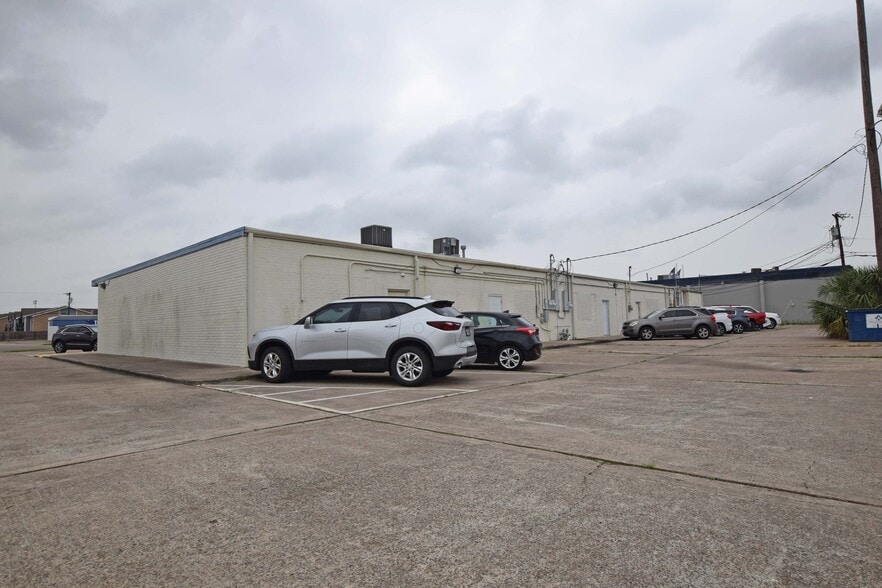 More Photos Of 2701-2709 Palmer Hwy, Texas City Storefront Retail Office For Sale
