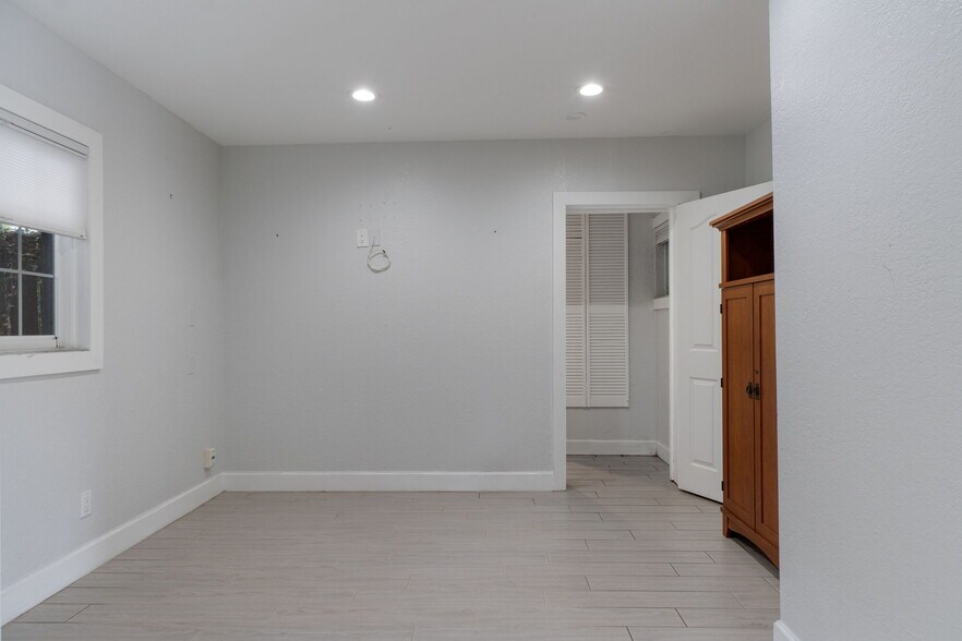 More Photos Of 17110 Gunn Hwy, Odessa Loft Creative Space For Sale