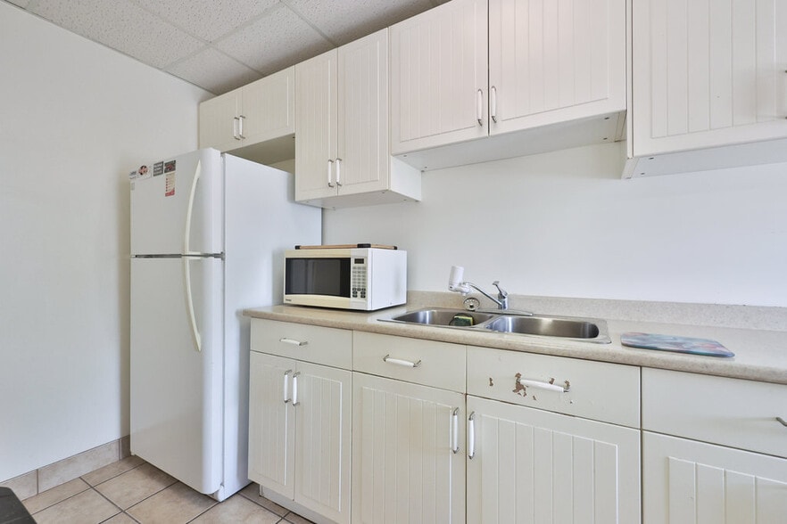 More Photos Of 160 King St E, Mississauga Office For Sale