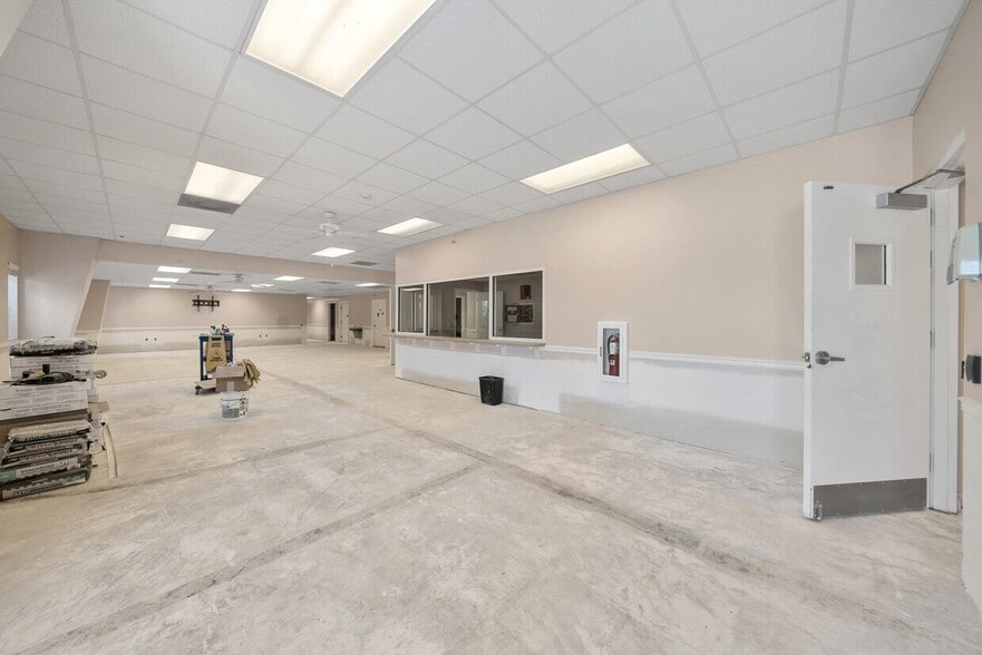 More Photos Of 230 N Tyndall Pky, Panama City Office For Lease