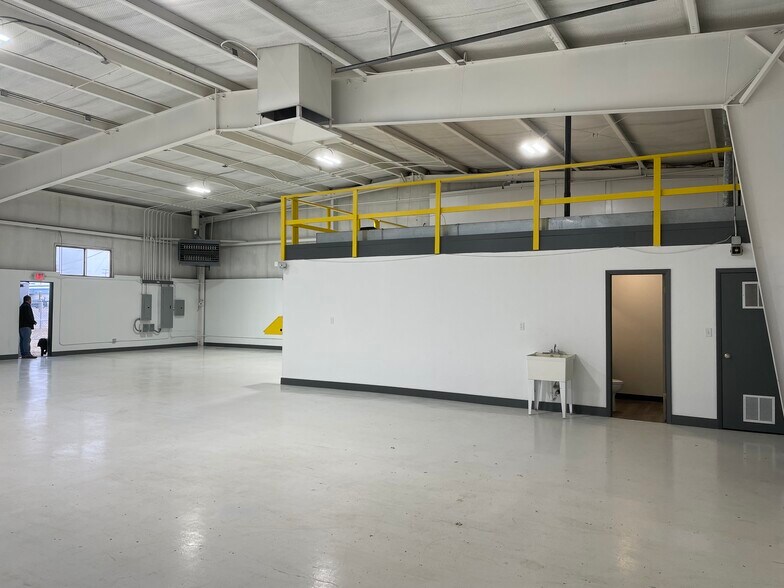 More Photos Of 7307 W 6 W N Rd, Casper Warehouse For Lease