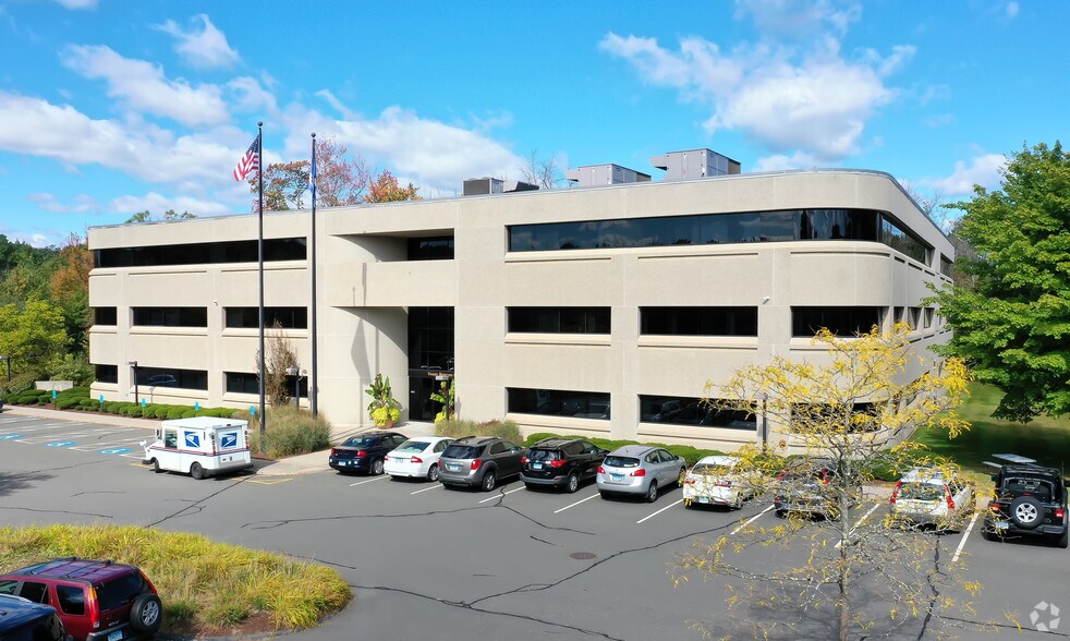 More Photos Of 20 Batterson Park Rd, Farmington Office For Lease