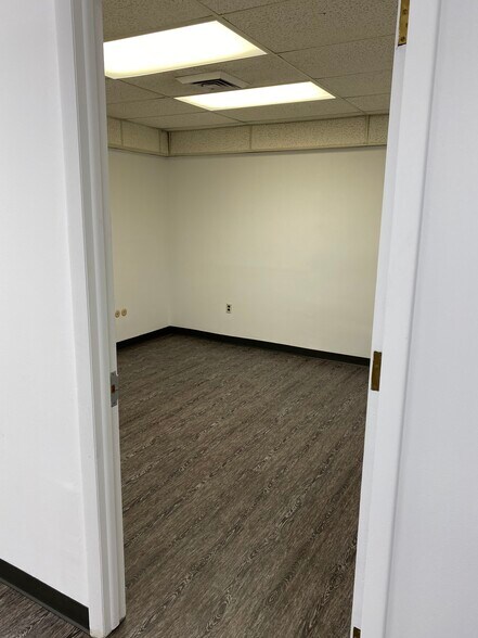 More Photos Of 132 Kings Hwy E, Haddonfield Office For Lease