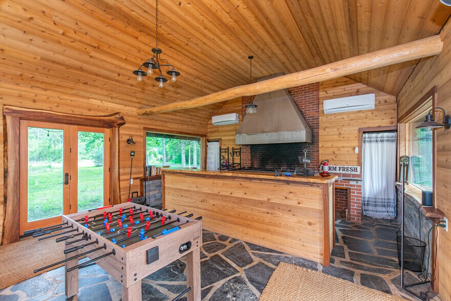 More Photos Of 62 Mount Pleasant Rd, Columbia Specialty For Sale