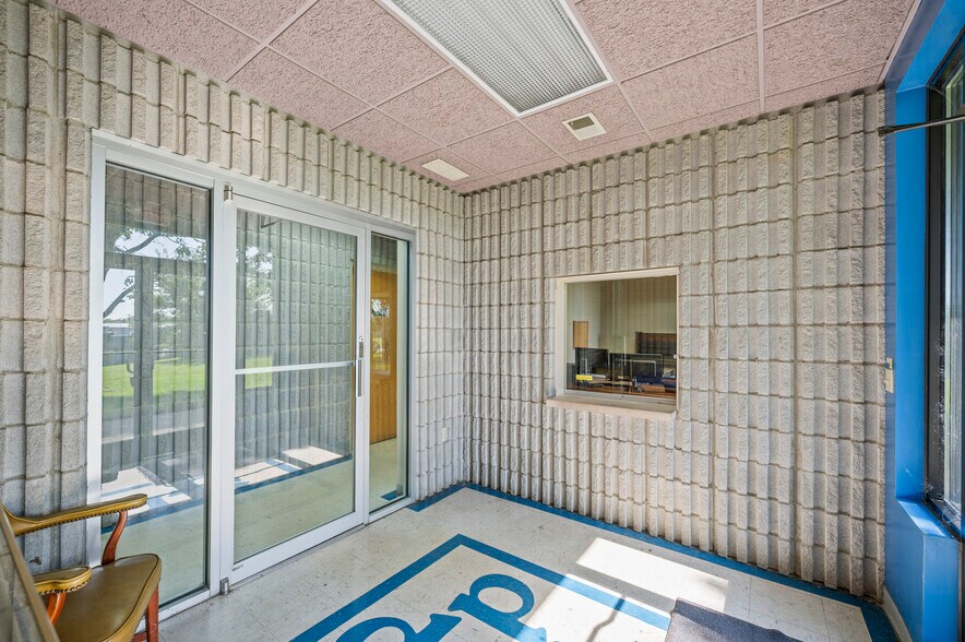 More Photos Of 151 Hanger Cir, Richmond Warehouse For Sale