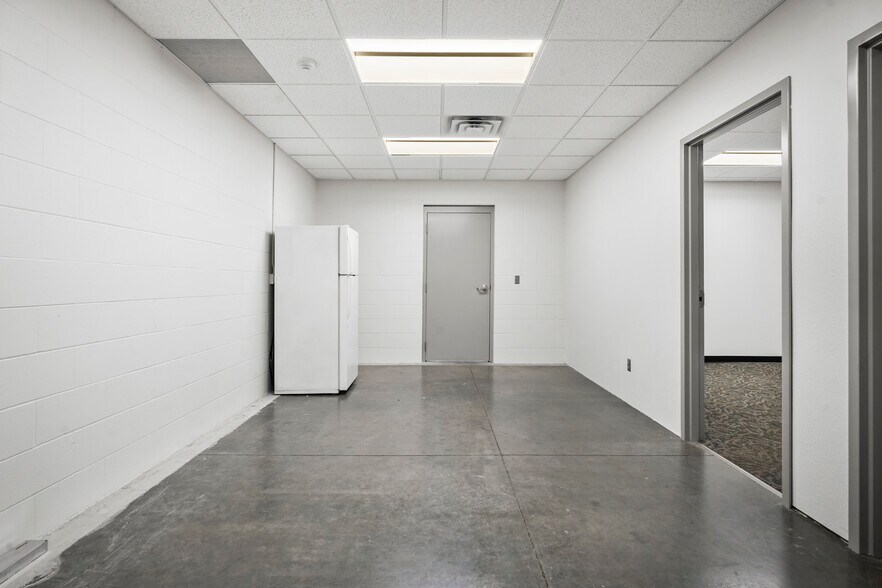 More Photos Of 4811 Curtis Rd, Dodgeville Warehouse For Sale