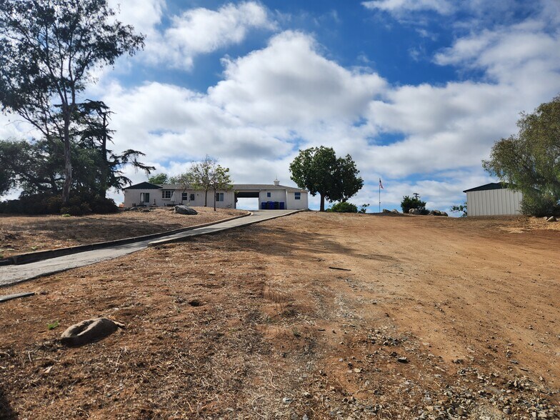 More Photos Of 1060 Crest View Rd, Vista Land For Sale